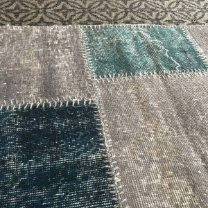 gray patcwork rug